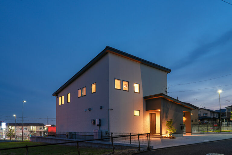 開放感抜群の大きな吹き抜けのある家